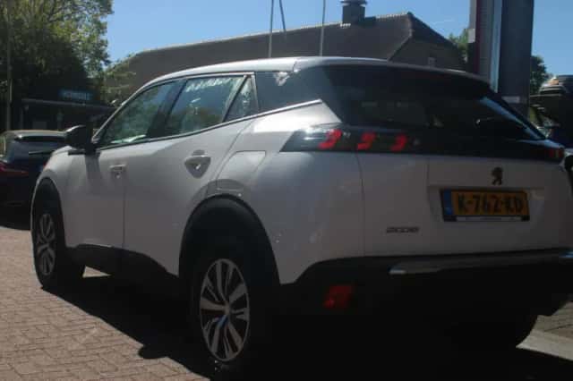 Peugeot 2008 (2021) thumbnail 3