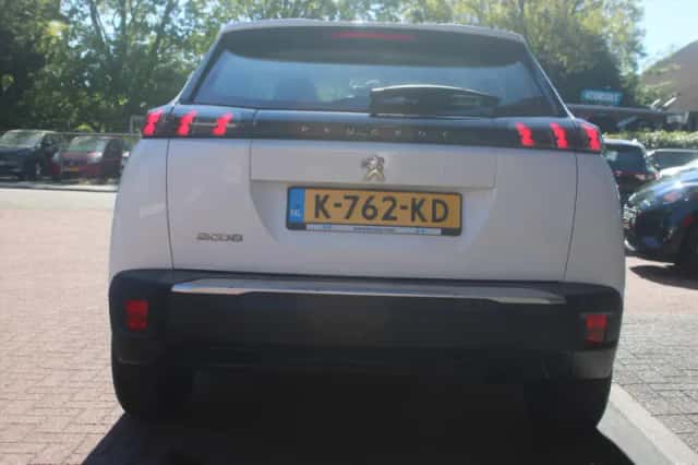 Peugeot 2008 (2021) thumbnail 4