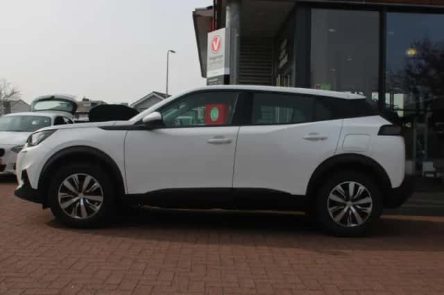 Peugeot 2008 (2021) thumbnail 2