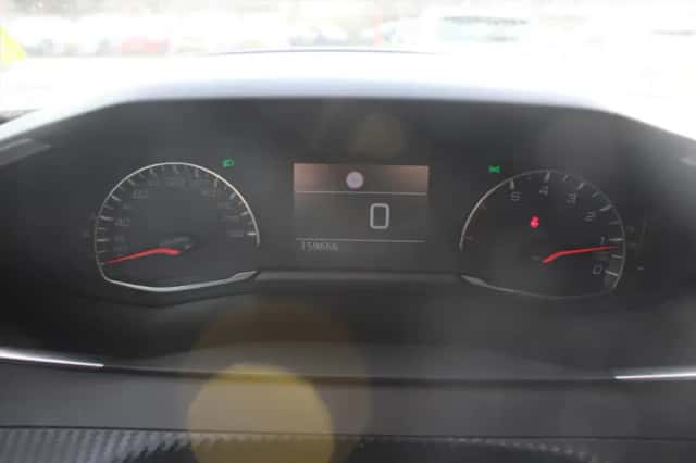 Peugeot 2008 (2021) thumbnail 12