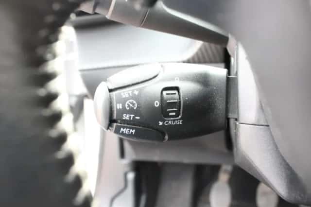 Peugeot 2008 (2021) thumbnail 14