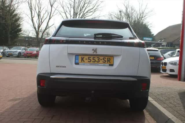 Peugeot 2008 (2021) thumbnail 4