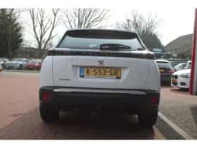 Peugeot 2008 (2021) thumbnail 4