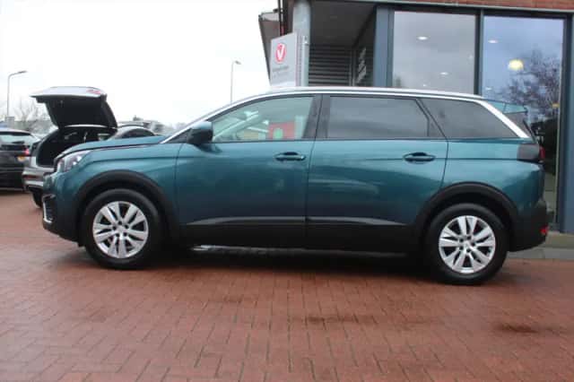 Peugeot 5008 (2019) thumbnail 2