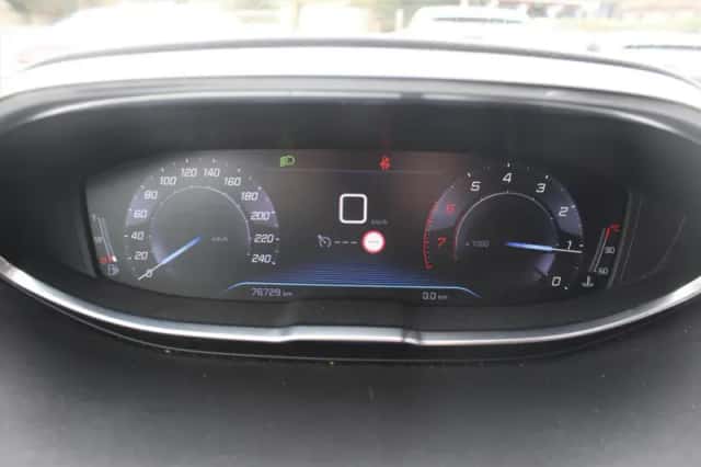 Peugeot 5008 (2019) thumbnail 12