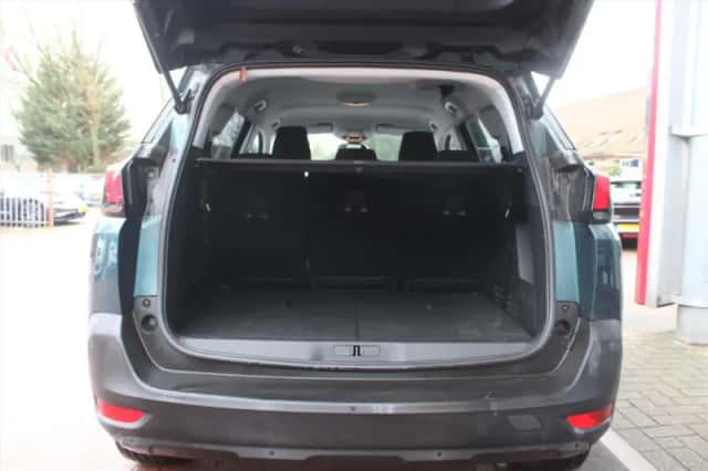 Peugeot 5008 (2019) thumbnail 17