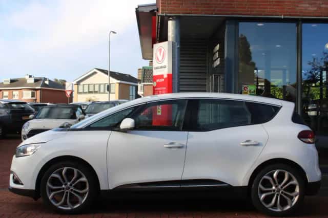 Renault Scénic (2017) thumbnail 2