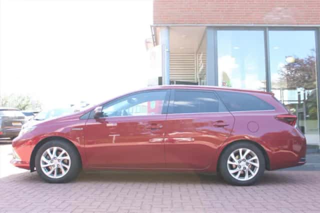 Toyota Auris (2018) thumbnail 2