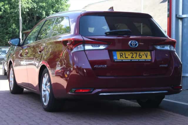 Toyota Auris (2018) thumbnail 3