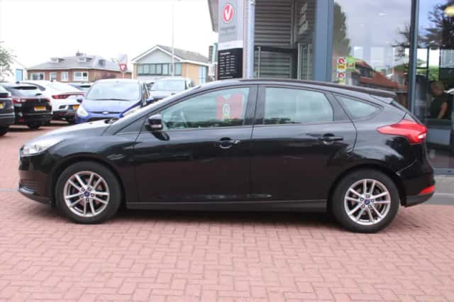 Ford Focus (2016) thumbnail 2