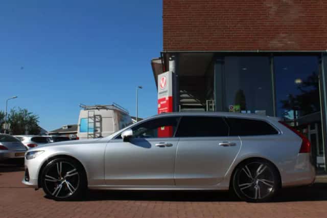 Volvo V90 (2018) thumbnail 2