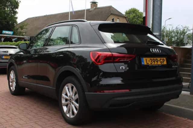 Audi Q3 (2021) thumbnail 3