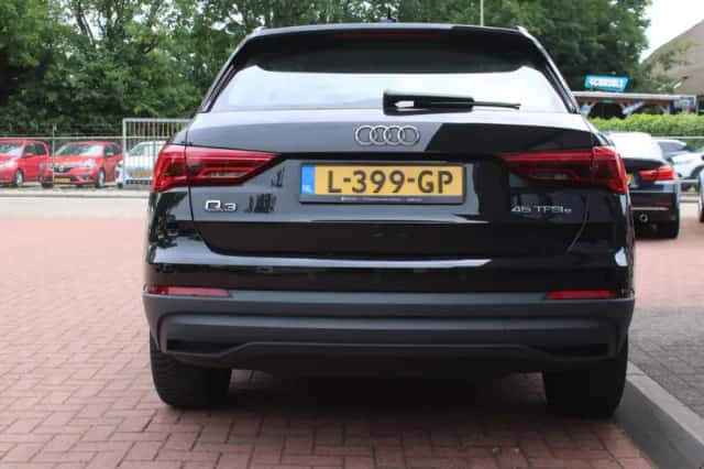 Audi Q3 (2021) thumbnail 4