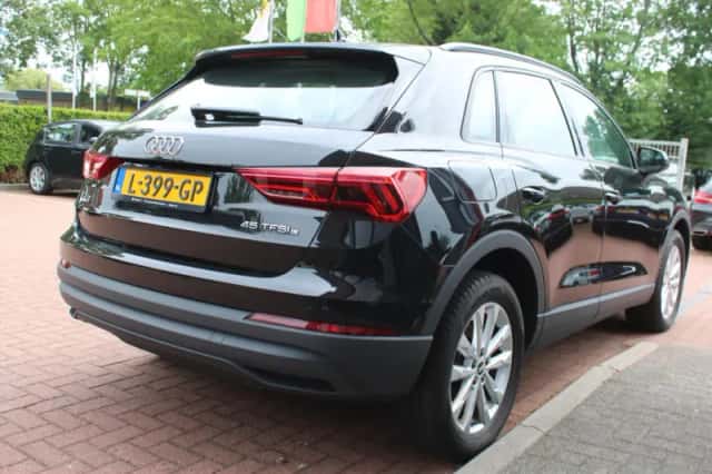 Audi Q3 (2021) thumbnail 5