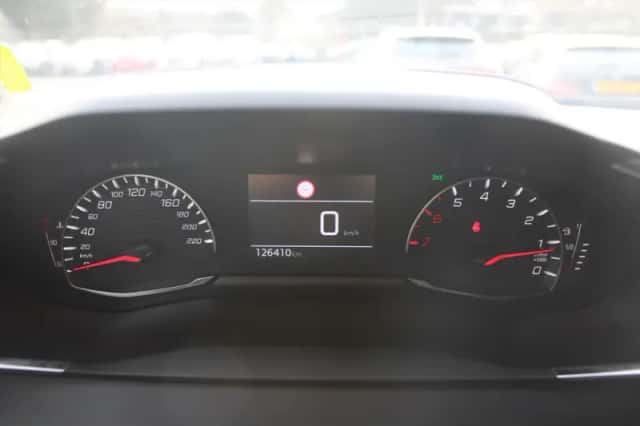 Peugeot 2008 (2021) thumbnail 11