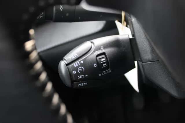 Peugeot 2008 (2021) thumbnail 12