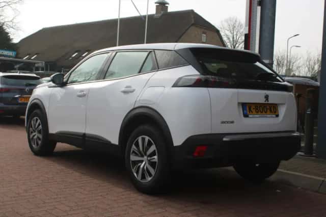 Peugeot 2008 (2021) thumbnail 3