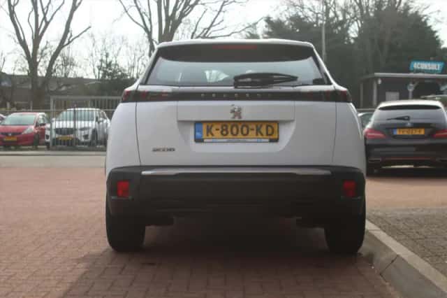 Peugeot 2008 (2021) thumbnail 4
