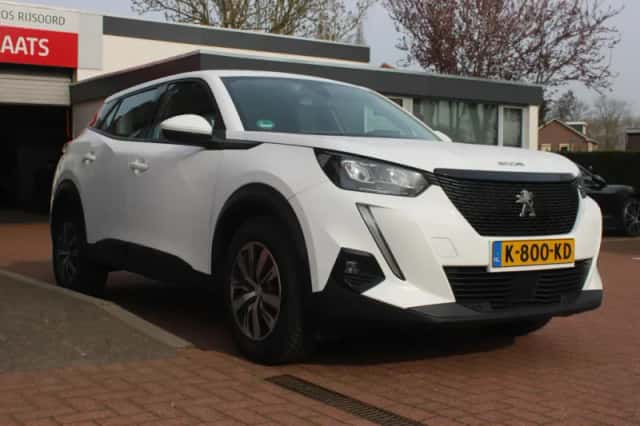 Peugeot 2008 (2021) thumbnail 6