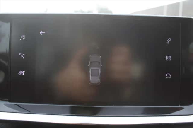 Peugeot 2008 (2021) thumbnail 10