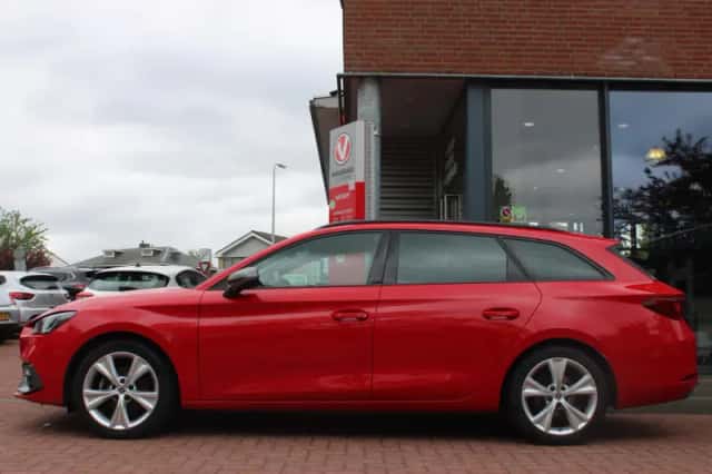 SEAT Leon (2021) thumbnail 2