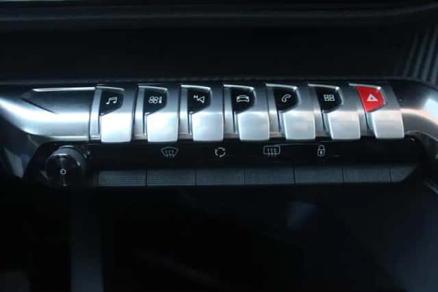 Peugeot 3008 (2021) thumbnail 12