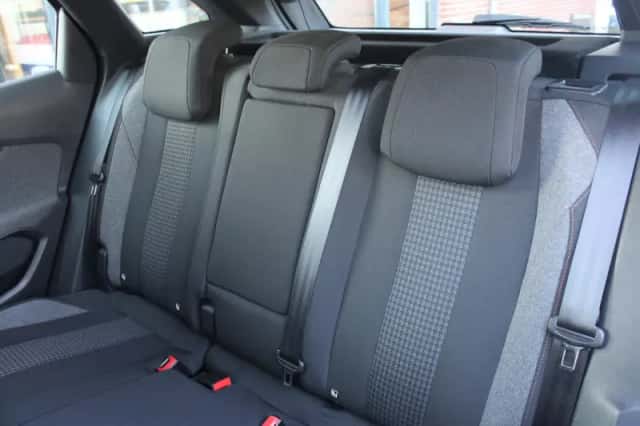 Peugeot 3008 (2021) thumbnail 14