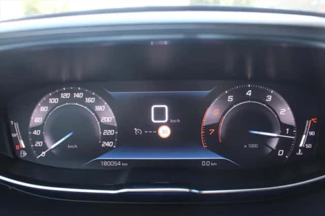 Peugeot 3008 (2021) thumbnail 8