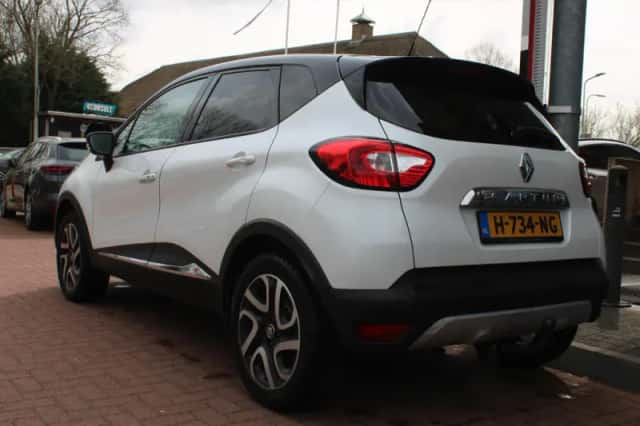 Renault Captur (2017) thumbnail 2