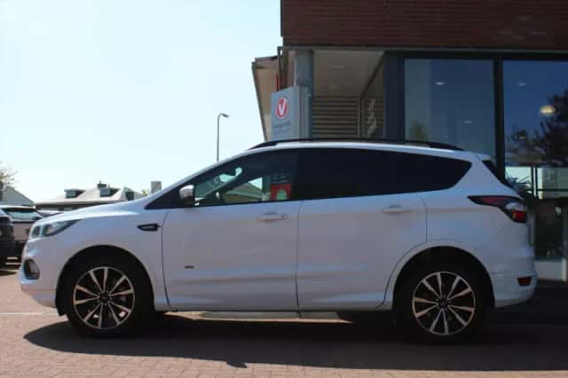Ford Kuga (2018) thumbnail 2