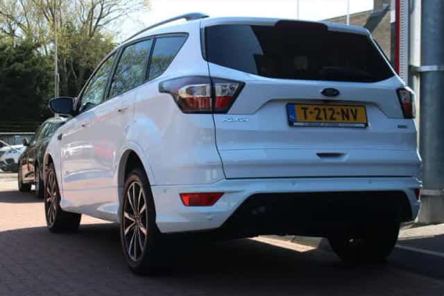 Ford Kuga (2018) thumbnail 3