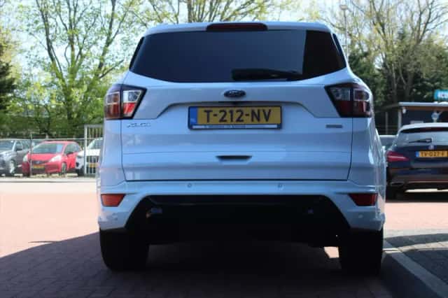 Ford Kuga (2018) thumbnail 4