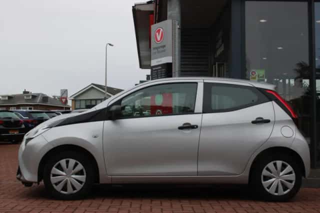 Toyota Aygo (2022) thumbnail 2