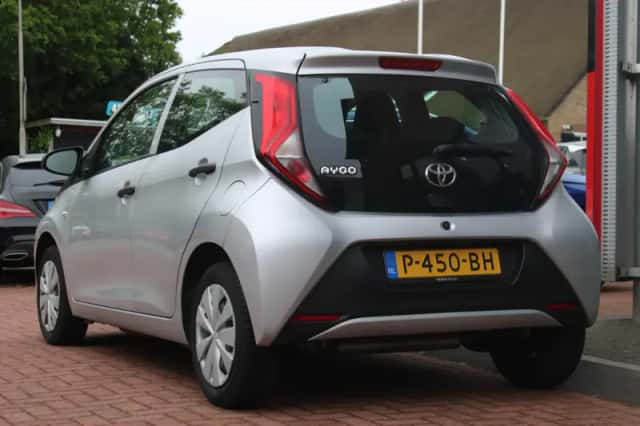 Toyota Aygo (2022) thumbnail 3