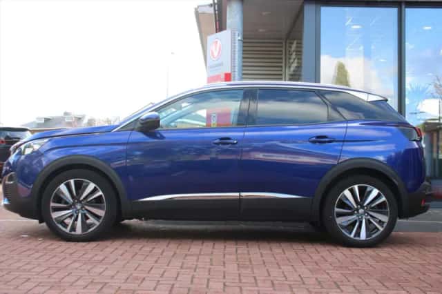 Peugeot 3008 (2019) thumbnail 2