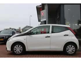 Toyota Aygo (2020) thumbnail 2