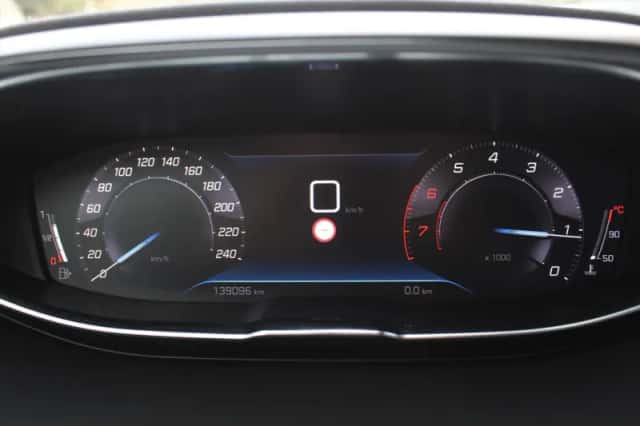 Peugeot 3008 (2021) thumbnail 9