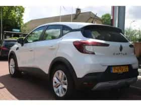 Renault Captur (2022) thumbnail 3