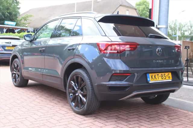 Volkswagen T-Roc (2021) thumbnail 3