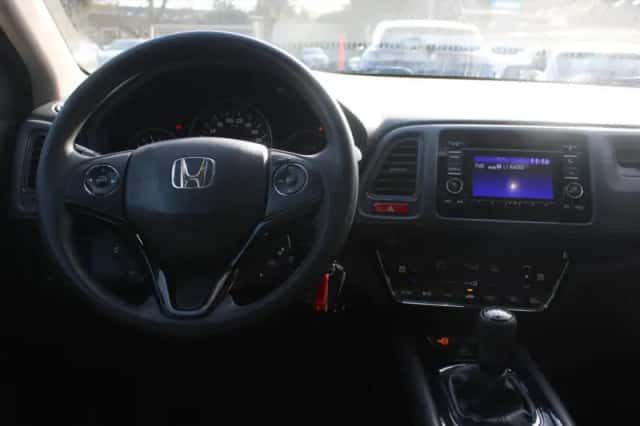 Honda HR-V (2015) thumbnail 7