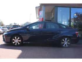 Toyota Mirai (2016) thumbnail 2