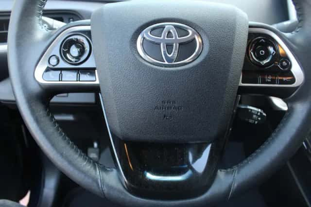 Toyota Mirai (2016) thumbnail 12