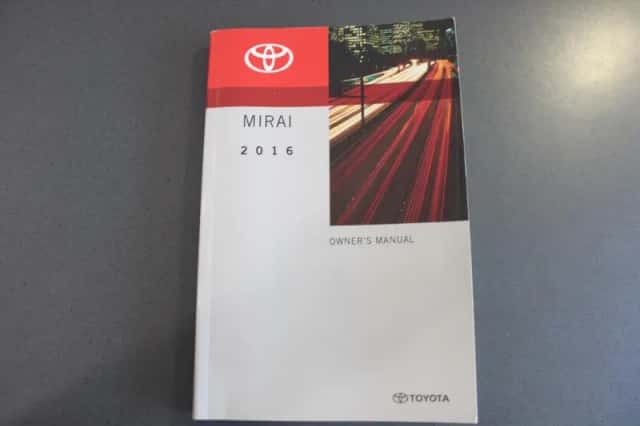 Toyota Mirai (2016) thumbnail 17