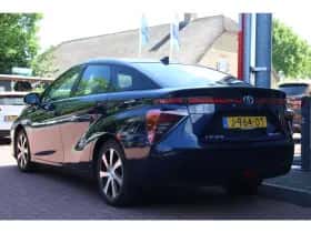 Toyota Mirai (2016) thumbnail 3
