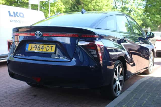 Toyota Mirai (2016) thumbnail 5