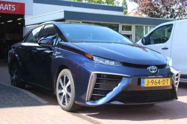 Toyota Mirai (2016) thumbnail 6