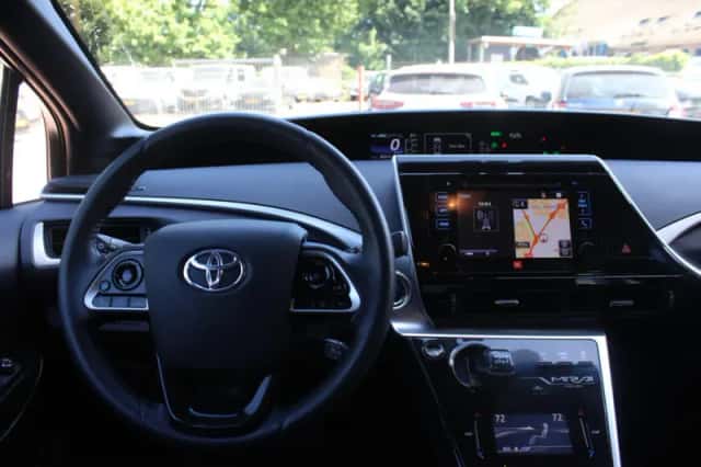 Toyota Mirai (2016) thumbnail 7