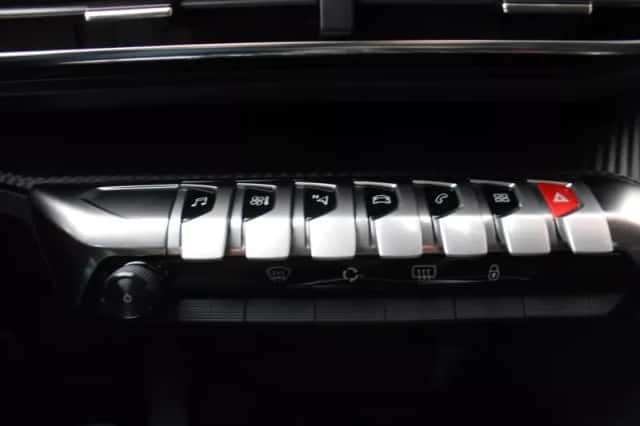Peugeot 3008 (2022) thumbnail 11