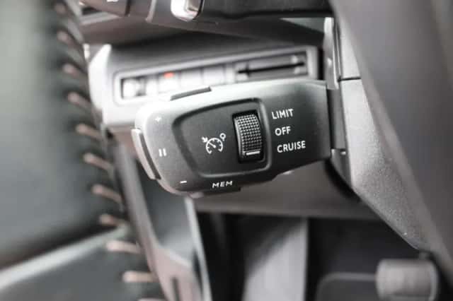 Peugeot 3008 (2022) thumbnail 14