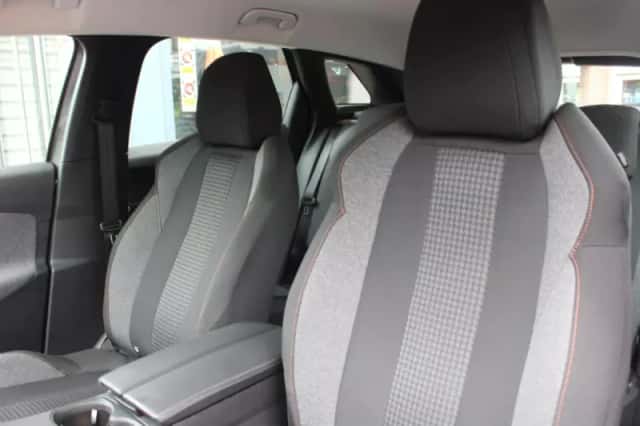 Peugeot 3008 (2022) thumbnail 15